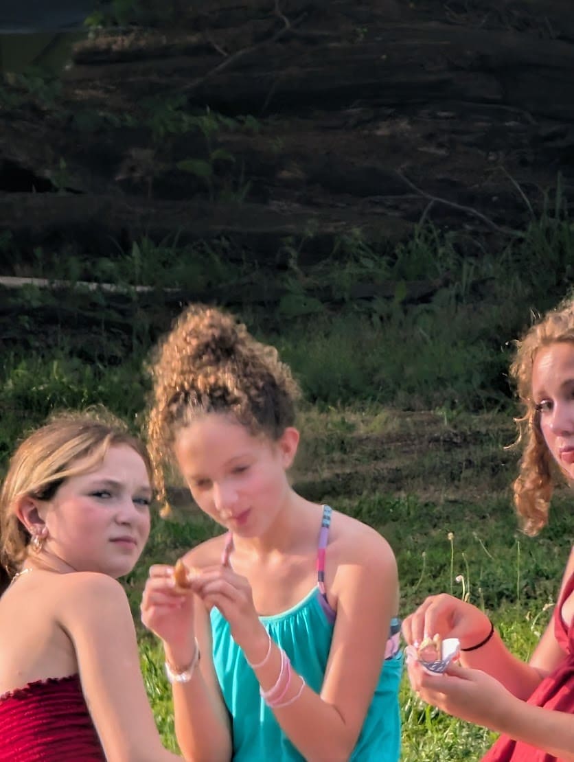 The three girls, 2025